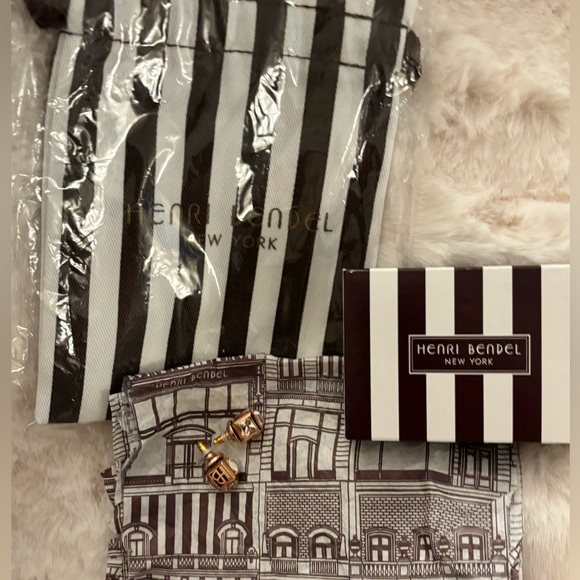 Henri Bendel Gold-Tone Earrings with box, dust bag, paper - Picture 2 of 9